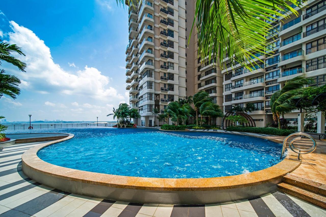 Scenic Country Garden Danga Bay By Lions Bay Apartemen