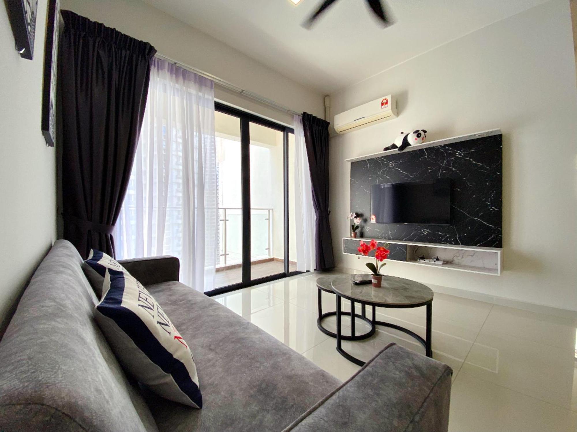 Scenic Country Garden Danga Bay By Lions Bay Apartemen