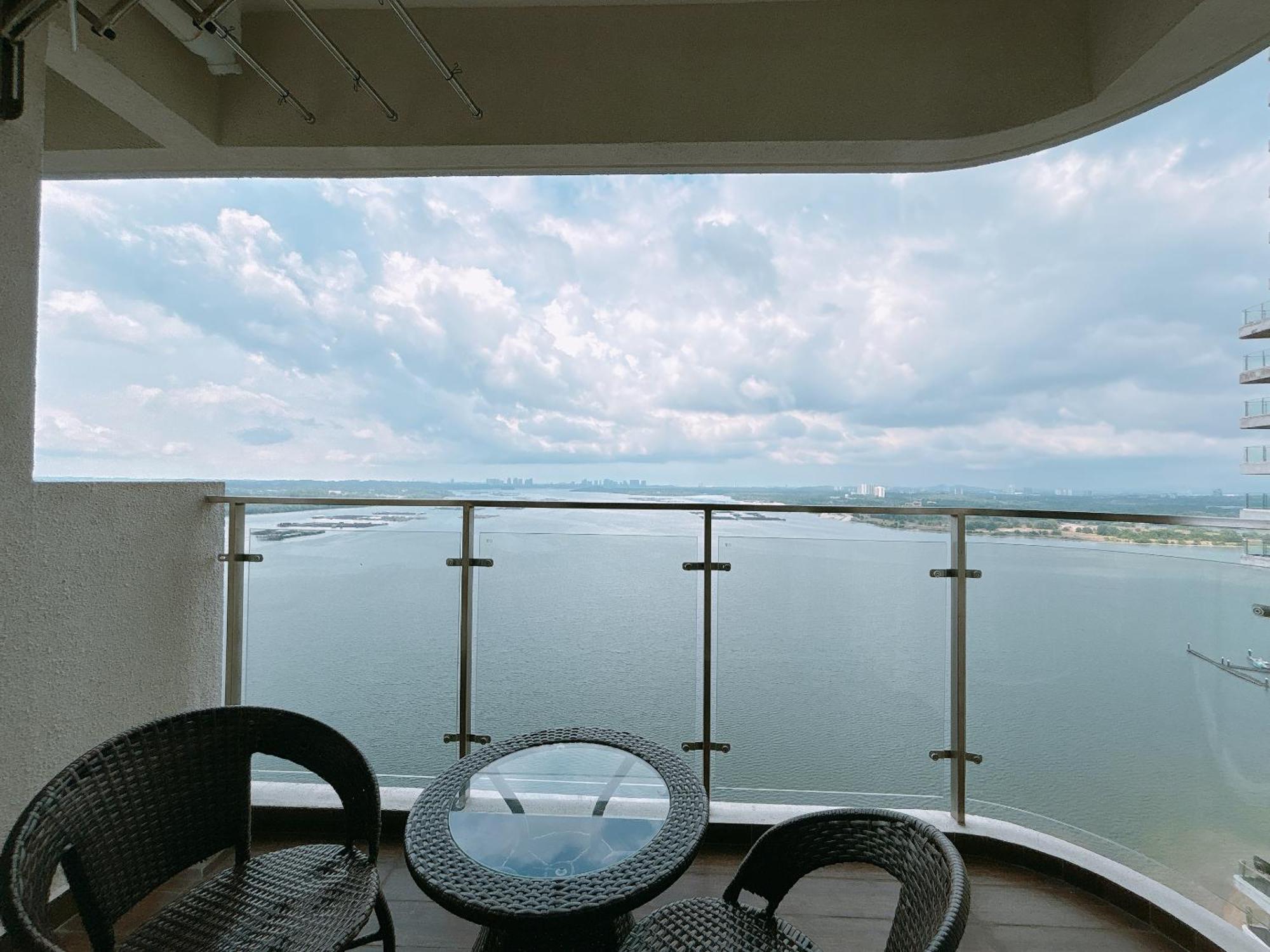 Apartemen Scenic Country Garden Danga Bay By Lions Bay *